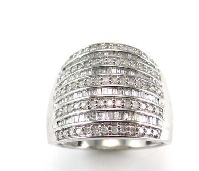 10k solid white gold 1.5 carat genuine round and baguette diamond ring Estate